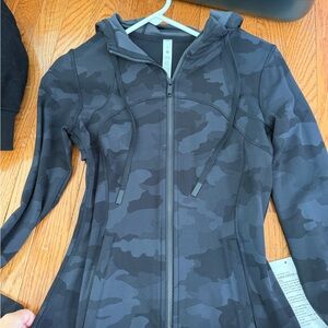 LULULEMON BBL JACKET BLACK CAMO